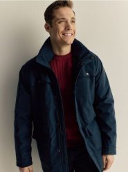 Kurtka ze stójką - granatowy. Niebieskie kurtki męskie Reserved, l, bez wzorów, z tkaniny, bez kaptura. W wyprzedaży za 139.99 zł.