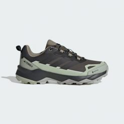 Buty trekkingowe Terrex Skychaser AX5 GORE-TEX. Brązowe buty trekkingowe męskie Adidas, z gore-texu, bez zapięcia, wspinaczkowe, adidas terrex, gore-tex. Za 529.00 zł.