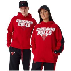 Bluza męska New Era NBA Large Graphic OS Hoody Chicago Bulls. Czerwone bluzy bez kaptura męskie New Era, m. Za 249.99 zł.
