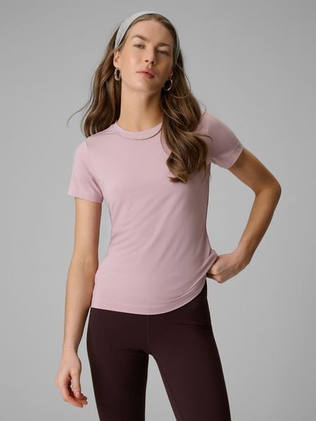4F T-shirt slim gładki damski - różowy XS. Czerwone t-shirty damskie 4f, xs, bez wzorów, z dzianiny, bez kołnierzyka. W wyprzedaży za 39.99 zł.