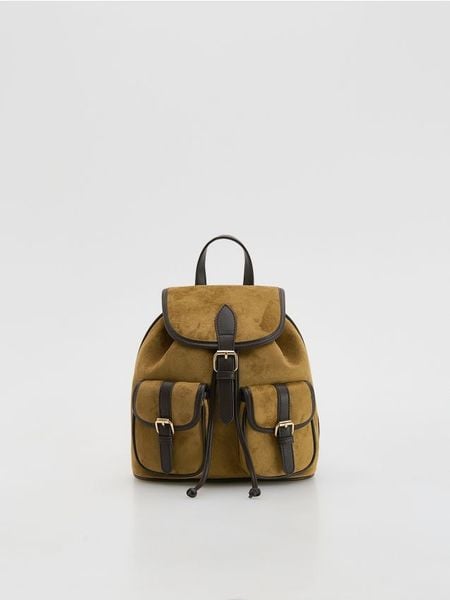 Plecak z imitacji zamszu - warm olive. Zielone plecaki damskie Reserved, bez wzorów. W wyprzedaży za 65.99 zł.