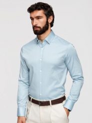 Klasyczna męska koszula SLIM FIT z satynowej tkaniny – niebieska V2. Niebieskie koszule męskie Ombre Clothing, m, bez wzorów, z bawełny, bez kołnierzyka, bez ramiączek. W wyprzedaży za 139.99 zł.