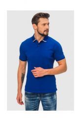 EMPORIO ARMANI Niebieska koszulka polo z małym logo. Niebieskie koszulki polo męskie Emporio Armani, m, z aplikacjami, prążkowane, bez ramiączek. W wyprzedaży za 229.99 zł.