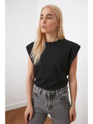 Trendyol Koszulka w kolorze czarnym rozmiar: XXS. Czarne bluzki damskie Trendyol, xxs, bez wzorów, z bawełny, bez kołnierzyka, bez ramiączek. Za 34.99 zł.