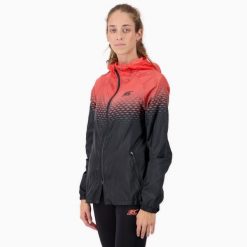 Damska lekka kurtka przeciwwiatrowa do biegania i trailu PERFORMANCE WINDBREAKER. Brązowe kurtki damskie BODYCROSS, na zimę, bez wzorów, z materiału, bez kaptura. Za 739.99 zł.