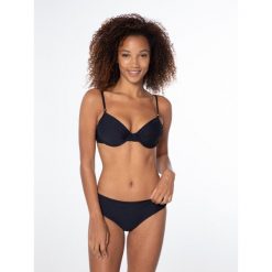 Bikini damskie góra Protest Hart Bcup góra. Czarne bikini damskie Protest, bez wzorów. W wyprzedaży za 67.00 zł.