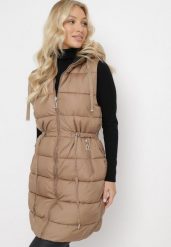 Ciemnobeżowa Długa Kamizelka Dwustronna Zapinana na Suwak z Pikowaniem i Troczkiem w Pasie Heddemia. Brązowe kamizelki damskie Born2be, l, długie. Za 259.99 zł.