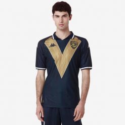 Trzecia koszulka Brescia Kombat Pro 2024/25. Białe t-shirty sportowe męskie Kappa, bez ramiączek, do piłki nożnej. W wyprzedaży za 381.50 zł.