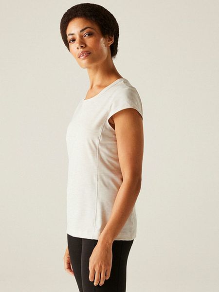 Regatta Koszulka funkcyjna "Hyperdimension II" w kolorze kremowym rozmiar: 44. Brązowe bluzki sportowe damskie Regatta, bez wzorów, z materiału, bez ramiączek. Za 47.94 zł.