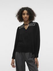 Vero Moda Bluzka w kolorze czarnym rozmiar: M. Czarne bluzki damskie Vero Moda, m, bez wzorów, z wiskozy, klasyczne, bez kołnierzyka, bez ramiączek. Za 52.79 zł.
