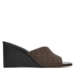 Klapki MICHAEL Michael Kors. Brązowe klapki damskie MICHAEL Michael Kors, bez wzorów, bez obcasa. Za 569.99 zł.