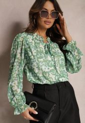 Zielona Koszula w Kwiaty z Falbanką przy Dekolcie i Rękawach Navy. Zielone koszule damskie Renee, m, bez wzorów, eleganckie, bez kołnierzyka, bez ramiączek. Za 89.99 zł.