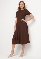 Brązowa Sukienka Rozkloszowana z Taliowaniem Telorwena. Brązowe sukienki damskie Born2be, na randkę, l, bez wzorów, klasyczne, bez kołnierzyka, bez ramiączek, mini, rozkloszowane. Za 99.99 zł.