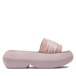 Klapki LOVE MOSCHINO. Czerwone klapki damskie Love Moschino, bez wzorów, bez obcasa. Za 609.99 zł.