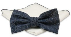 Granatowo-Brązowa Mucha z Białą Poszetką -CHATTIER- Męska, Wzór Paisley, Łezki. Niebieskie krawaty i muchy męskie Chattier, bez wzorów, eleganckie. Za 59.00 zł.