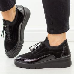 Czarne skórzane półbuty damskie Filippo Dp8106/26. Czarne półbuty damskie Filippo, bez wzorów, z jeansu, eleganckie, z okrągłym noskiem, bez obcasa, na koturnie. Za 269.00 zł.