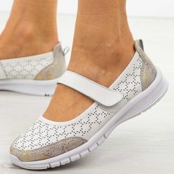 Białe lekkie skórzane baleriny damskie Jezzi 8200. Białe baleriny damskie Jezzi, w ażurowe wzory, z jeansu, bez obcasa, na obcasie. Za 179.00 zł.