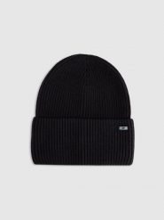 4F Czapka beanie damska - czarna M. Czarne czapki zimowe damskie 4f, z wiskozy. Za 59.99 zł.
