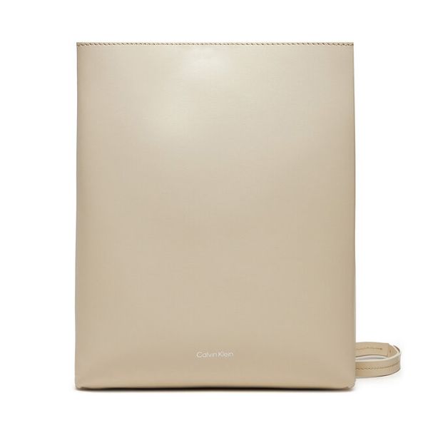 Torebka Calvin Klein. Listonoszki damskie CALVIN KLEIN, bez wzorów, bez dodatków. Za 759.99 zł.