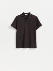 Bwełniana koszulka polo slim - ciemnobrązowy. Brązowe koszulki polo męskie Reserved, l, bez wzorów, z bawełny, bez ramiączek. Za 79.99 zł.