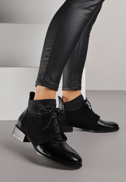 Czarne Botki Typu Trzewiki z Lakierowanymi Wstawkami z Tłoczeniem Krokodyla Zetilla. Czarne botki damskie Born2be, z jeansu, eleganckie, bez obcasa, na płaskiej podeszwie, bez zapięcia. Za 149.99 zł.