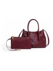 SUVRAI Torebka w kolorze bordowym - 30 x 18 x 10 cm rozmiar: onesize. Czerwone torebki klasyczne damskie SUVRAI, bez wzorów, z materiału, bez dodatków. Za 130.99 zł.