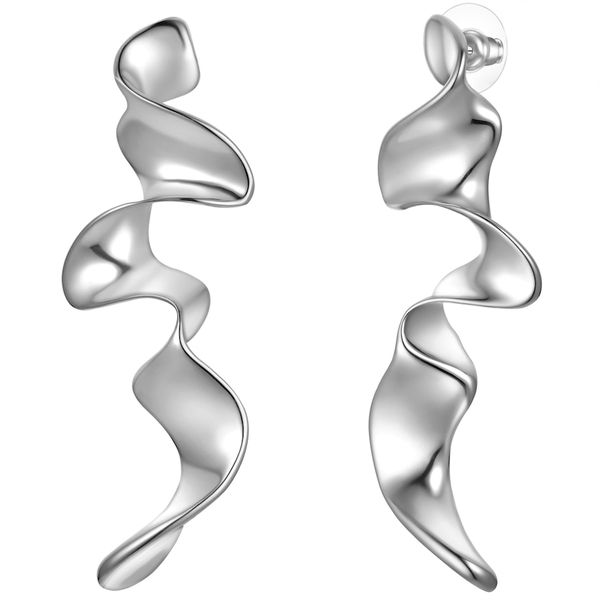 Yokoamii Kolczyki z Stop metali w Srebrny 1 ct Damski. Szare kolczyki damskie Yokoamii, srebrne. Za 149.99 zł.