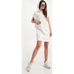 Sukienka TWINSET ACTITUDE. Sukienki damskie Twinset Milano, s, bez wzorów, bez kołnierzyka, bez ramiączek. W wyprzedaży za 513.57 zł.