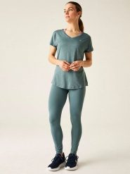 Dare 2b Koszulka sportowa "Vigilant Tee" w kolorze zielonym rozmiar: 52. Zielone bluzki sportowe damskie Dare 2b, z materiału, bez kołnierzyka, bez ramiączek. Za 41.39 zł.