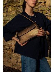 Maison héritage PARIS Skórzana torebka "Hebe" w kolorze złotym - 36 x 28 x 7 cm rozmiar: onesize. Żółte torebki klasyczne damskie maison héritage PARIS, bez wzorów, z materiału, bez dodatków. Za 382.13 zł.