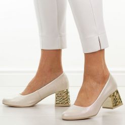 Złote mar. Polskie czółenka damskie Suzana 594. Żółte czółenka damskie Suzana, bez wzorów, ze skóry, z okrągłym noskiem, bez obcasa, na obcasie. Za 249.00 zł.