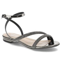 Czarne Sandały Bayla Eleganckie Płaskie Buty. Czarne sandały damskie Bayla, z aplikacjami, ze skóry ekologicznej, bez obcasa, na płaskiej podeszwie. Za 299.00 zł.