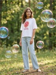 Bawełniana koszulka z nadrukiem tarty - biały. Białe t-shirty damskie Sinsay, l, bez wzorów, z bawełny, bez kołnierzyka. Za 25.99 zł.