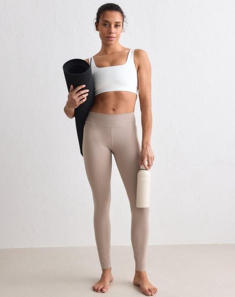 Damskie legginsy szczotkowane, średni stan, pełnej długości Sense ciemna glina. Brązowe legginsy damskie Aim'n, m, bez wzorów, z elastanu. Za 192.40 zł.
