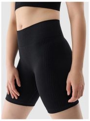 4F Szorty funkcyjne w kolorze czarnym rozmiar: M/L. Czarne spodenki sportowe damskie 4f, l, z materiału, na fitness i siłownię. Za 37.30 zł.