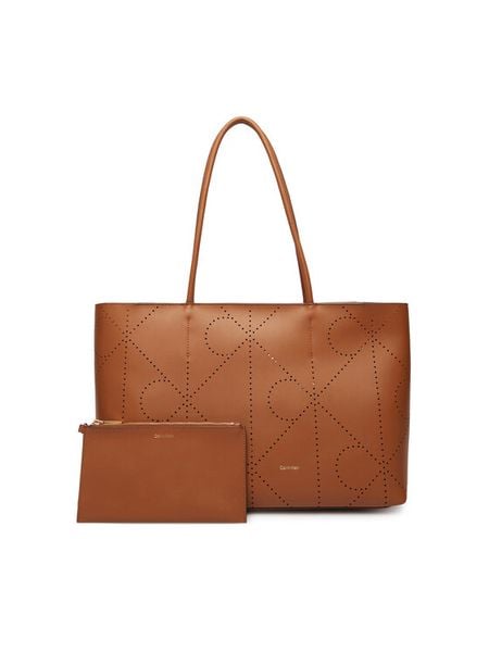 Calvin Klein Torebka Emblem Aop Perfor Lthr Tote LV04F3359G Brązowy. Brązowe torebki klasyczne damskie CALVIN KLEIN, bez wzorów, ze skóry, bez dodatków. Za 663.99 zł.