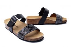 DR. BRINKMANN 700181-01 schwarz, klapki damskie. Czarne klapki damskie Dr. Brinkmann, bez wzorów, bez obcasa. Za 216.90 zł.