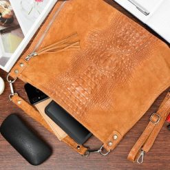 Camel torebka skórzana zamszowa shopper W10. Brązowe shopper bag damskie bez wzorów, ze skóry, zamszowe, bez dodatków. Za 219.99 zł.