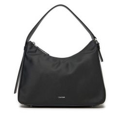 Torebka Calvin Klein. Czarne torebki klasyczne damskie CALVIN KLEIN, bez wzorów, z nylonu, bez dodatków. Za 279.99 zł.
