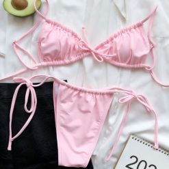 Bikini wiązane na plażę i do pływania Kamillah. Czerwone bikini damskie Intica, bez wzorów. Za 119.00 zł.