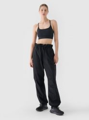 4F Spodnie casual parachute oversize damskie - czarne M. Czarne spodnie materiałowe damskie 4f, bez wzorów, z bawełny, casualowe. W wyprzedaży za 59.99 zł.
