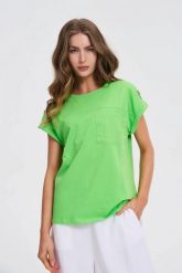 T-shirt z kieszonką zielony. Zielone t-shirty damskie MOODO, bez wzorów, z bawełny, bez kołnierzyka. Za 59.99 zł.