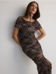 Sukienka w panterkę - wielobarwny. Sukienki damskie Reserved, l, bez wzorów, z dzianiny, bez kołnierzyka, bez ramiączek, dopasowane. W wyprzedaży za 49.99 zł.