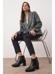 Trendyol Botki w kolorze czarnym rozmiar: 39. Czarne botki damskie Trendyol, eleganckie, bez obcasa, bez zapięcia. Za 117.99 zł.