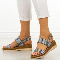 NIebieskie sandały damskie na koturnie Potocki 45302. Niebieskie sandały damskie POTOCKI, bez wzorów, z jeansu, bez obcasa, na koturnie. Za 159.00 zł.