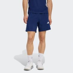 Szorty Treningowe Workout Essentials Base 3 Stripes Woven. Białe szorty sportowe męskie Adidas, na fitness i siłownię. Za 149.00 zł.
