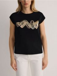 T-shirt z nadrukiem - czarny. Czarne t-shirty damskie Reserved, l, bez wzorów, z bawełny, bez kołnierzyka. W wyprzedaży za 29.99 zł.