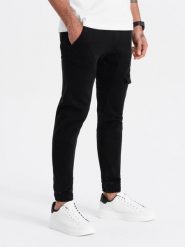 Spodnie męskie JOGGERY z kieszenią cargo - czarne V2. Czarne spodnie materiałowe męskie Ombre Clothing, bez wzorów, z bawełny. W wyprzedaży za 49.99 zł.