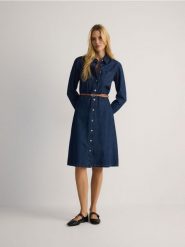 Jeansowa sukienka z paskiem - granatowy. Niebieskie sukienki damskie Reserved, l, bez wzorów, z bawełny, bez kołnierzyka, bez ramiączek, midi, rozkloszowane. Za 179.99 zł.