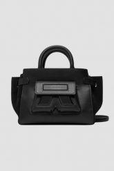 KARL LAGERFELD Czarna damska torebka Ikon/k Sm Tote. Czarne torebki klasyczne damskie Karl Lagerfeld, bez wzorów, ze skóry, duże, zamszowe, bez dodatków. W wyprzedaży za 1,369.99 zł.